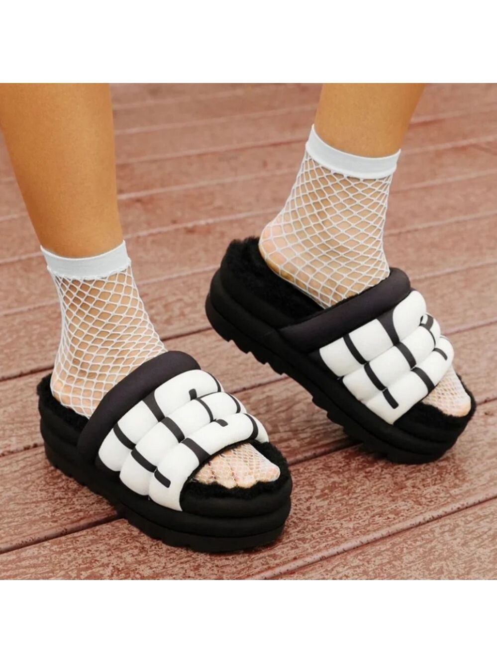 UGG Maxi Slide Logo Genuine Shearling Lined Sandals Size 8 Nwot